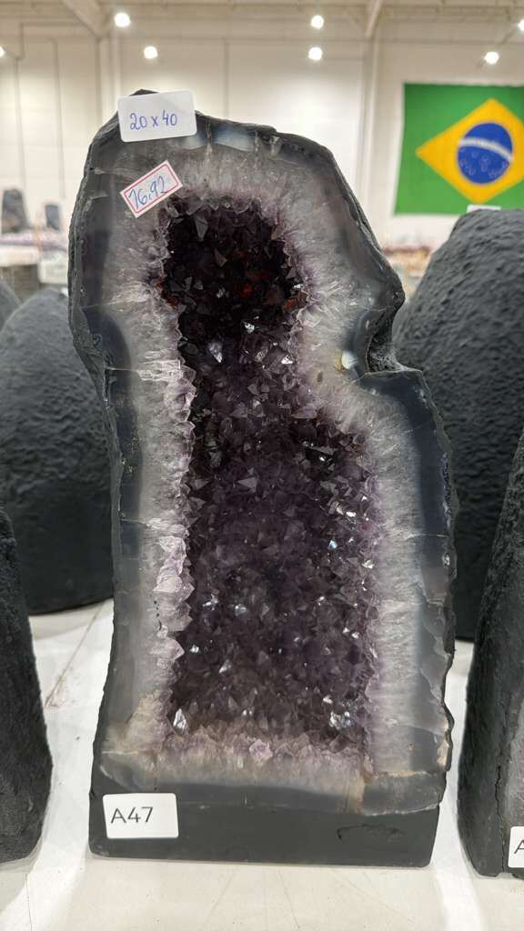 WN047 紫水晶洞 A47 20x40cm 16.97kg