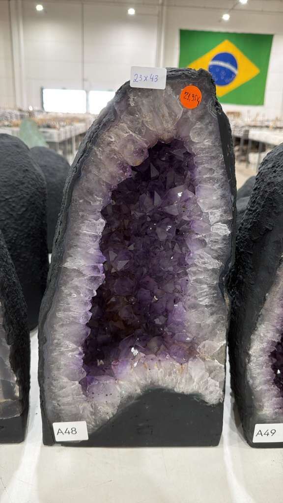 WN048 紫水晶洞 A48 23x43cm 21.95kg