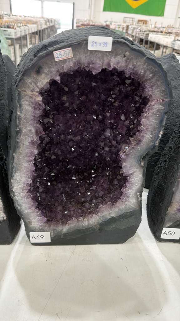 WN049 紫水晶洞 A49 25x39cm 25.57kg