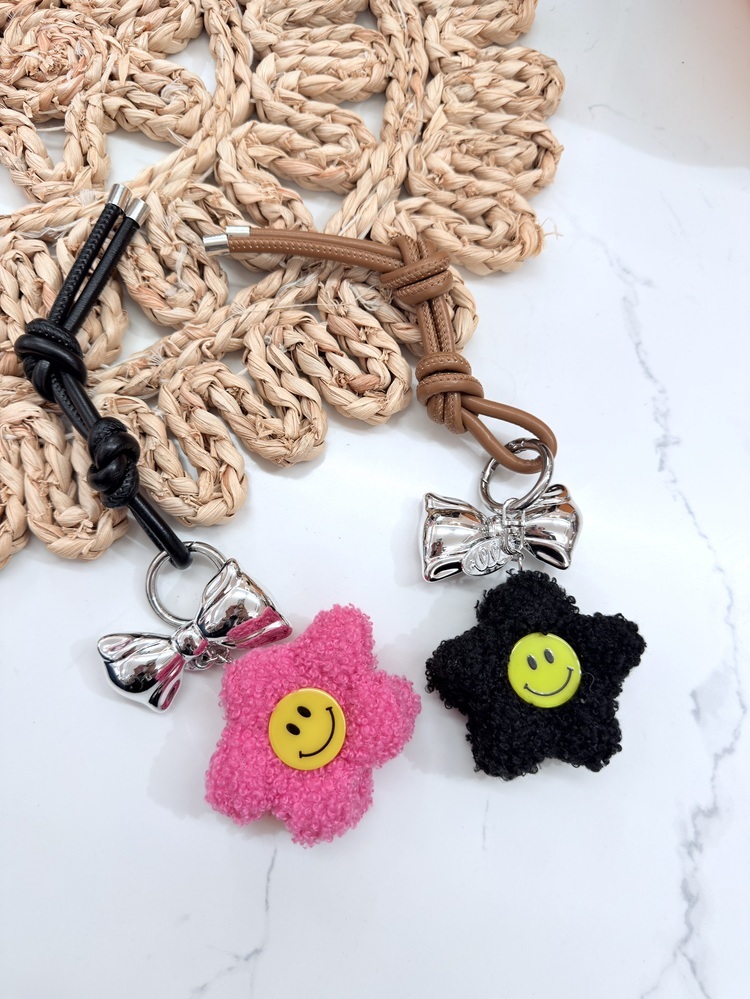 銀色蝴蝶結毛毛太陽花笑臉吊飾