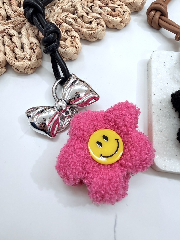 銀色蝴蝶結毛毛太陽花笑臉吊飾