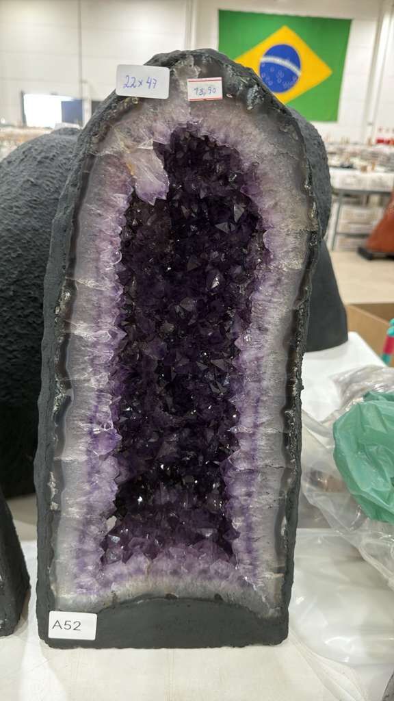 WN052 紫水晶洞 A52 22x47cm 18.9kg