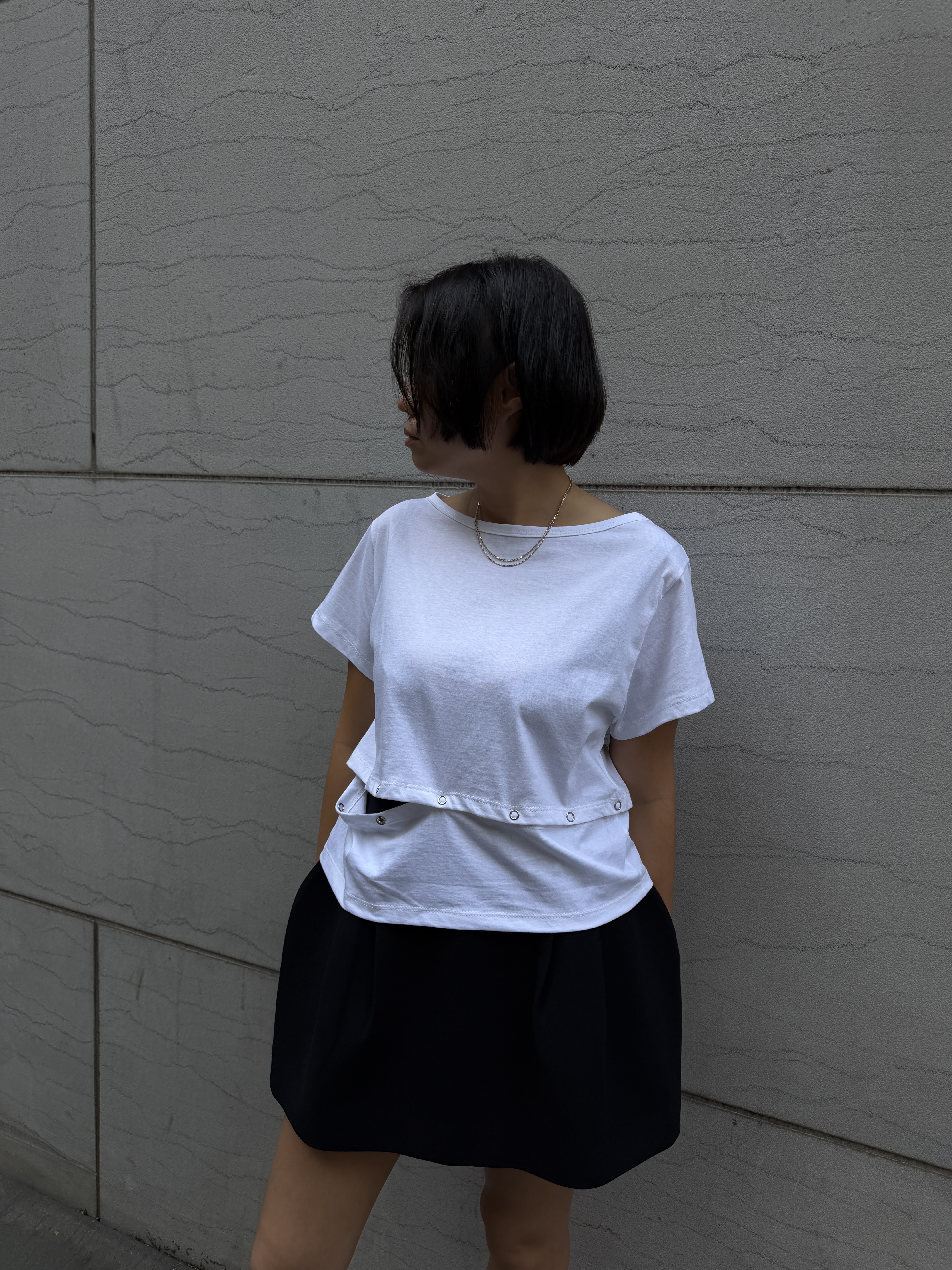 Button hem tee