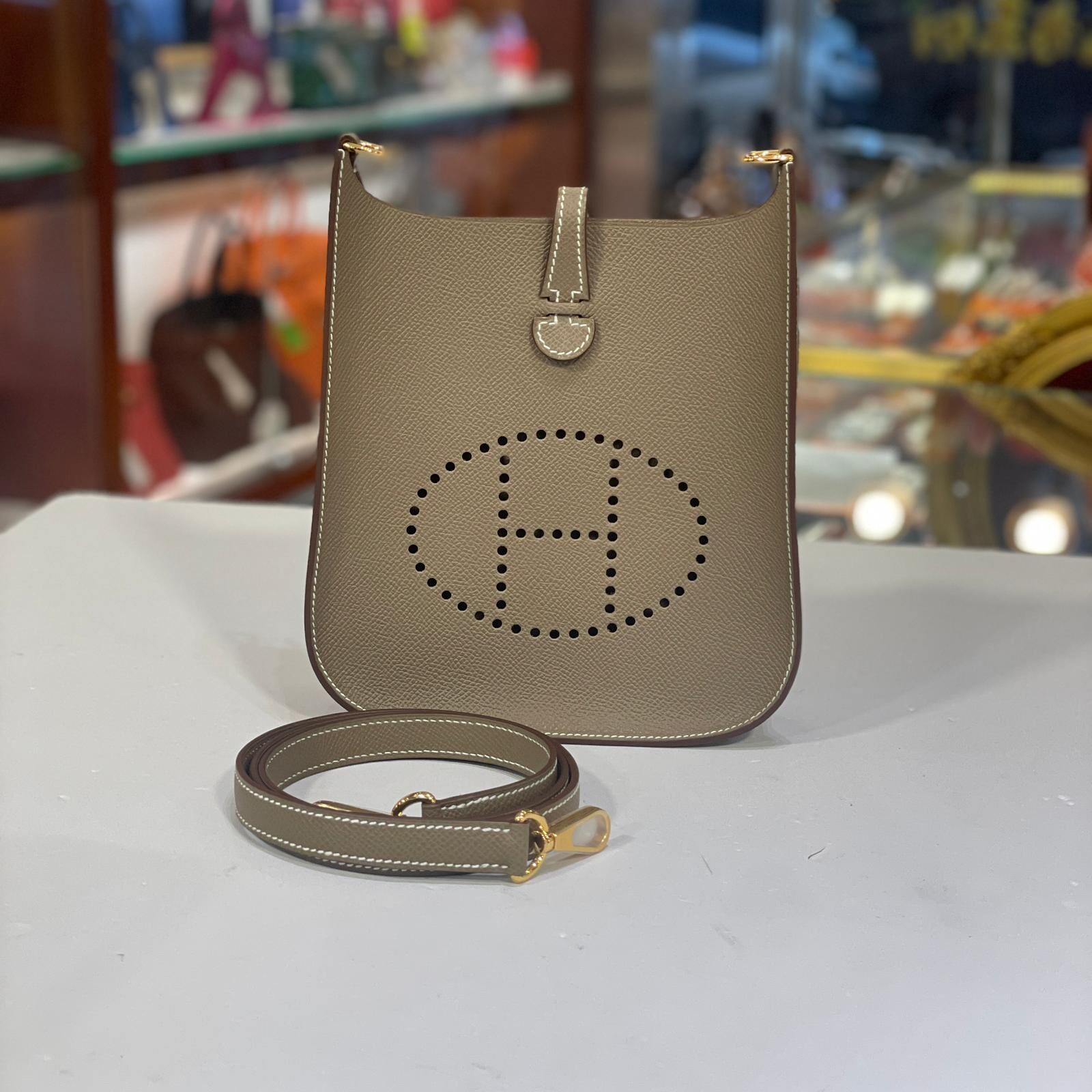 全新HERMES MINI EVELYNE K刻 18/ETOUPE GHW 大象灰epsom皮/金扣 跟皮帶 #E16 #BRAND NEW #香榭站正品