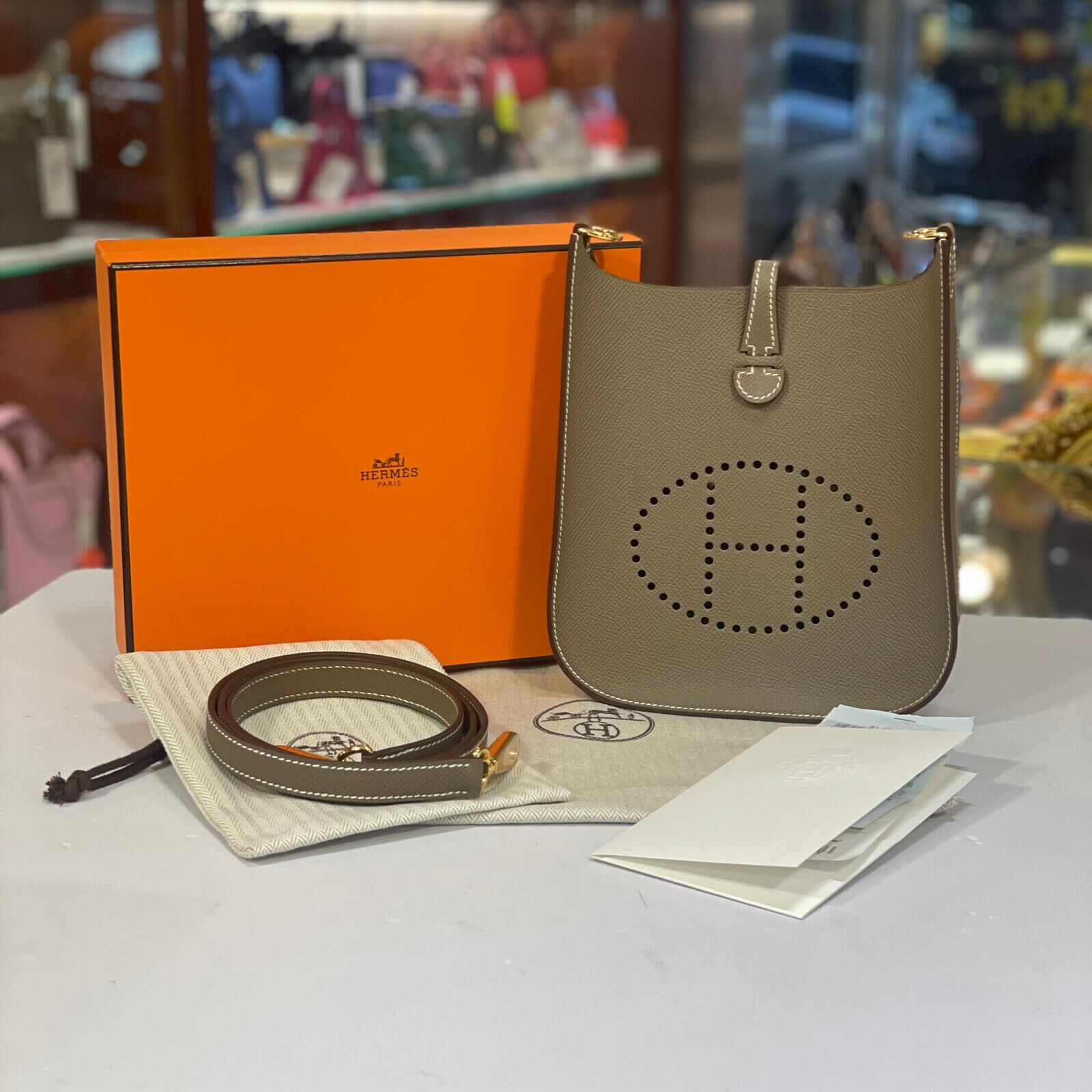 全新HERMES MINI EVELYNE K刻 18/ETOUPE GHW 大象灰epsom皮/金扣 跟皮帶 #E16 #BRAND NEW #香榭站正品