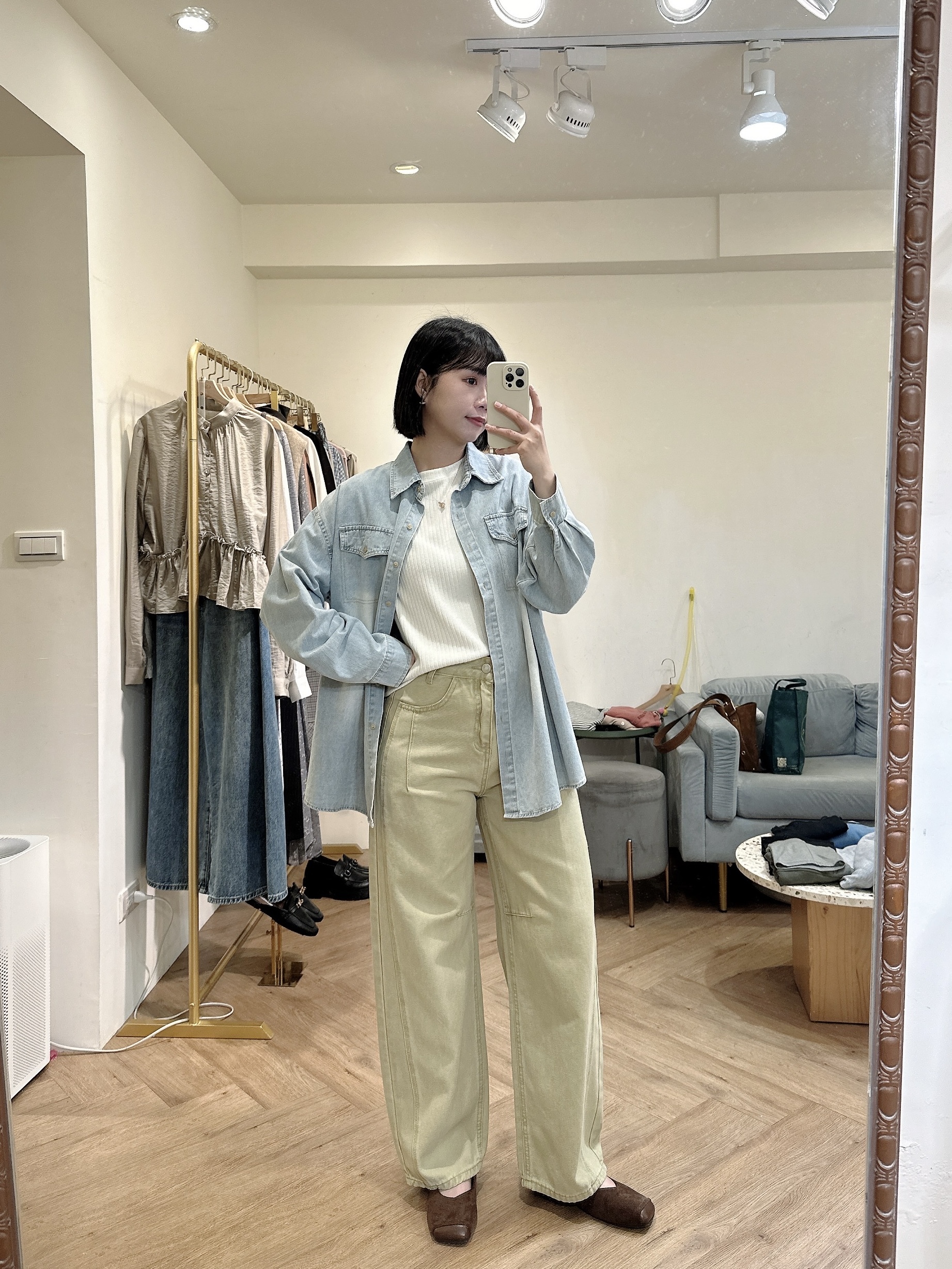 淺卡其綠微繭型褲