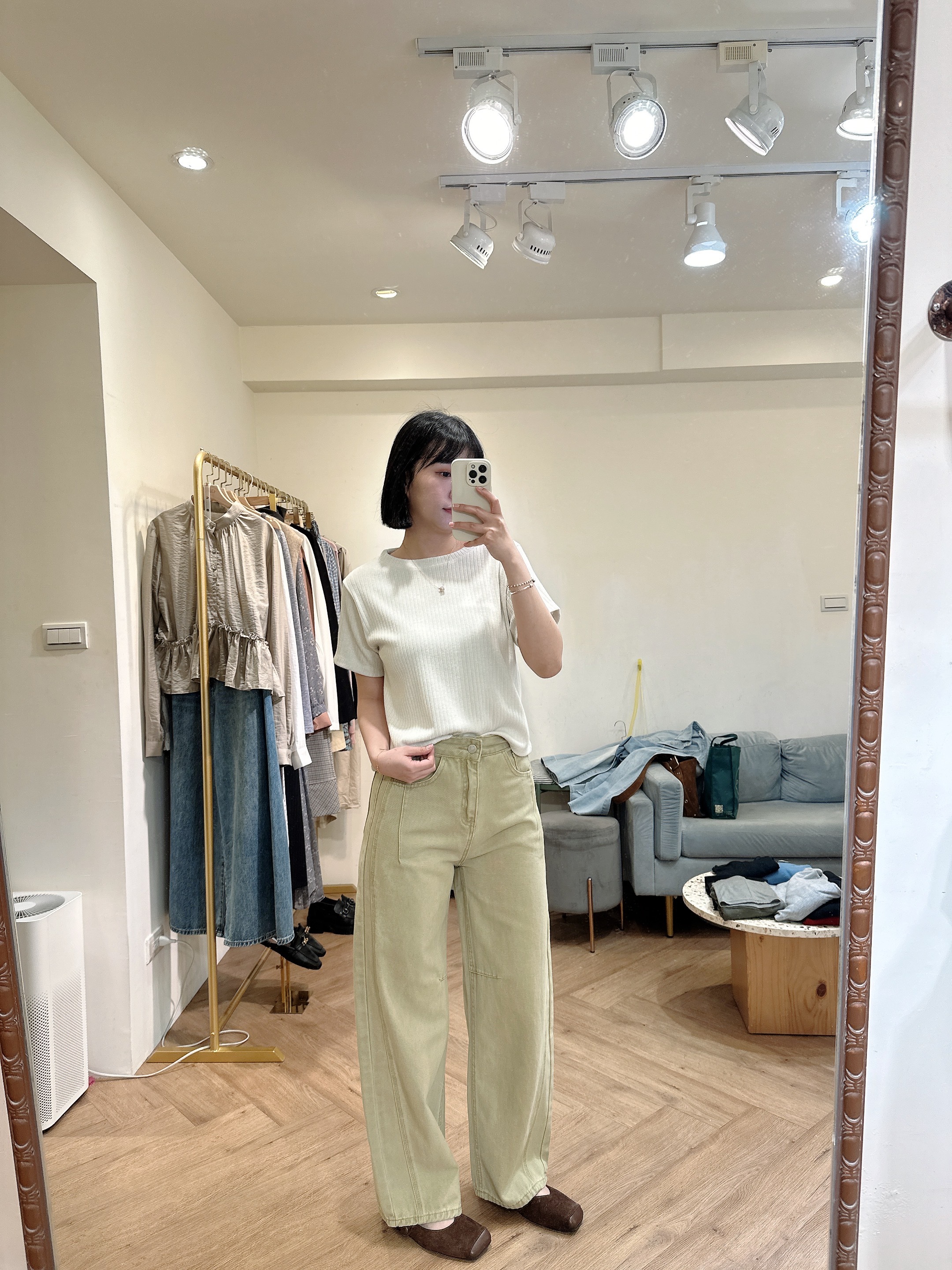 淺卡其綠微繭型褲