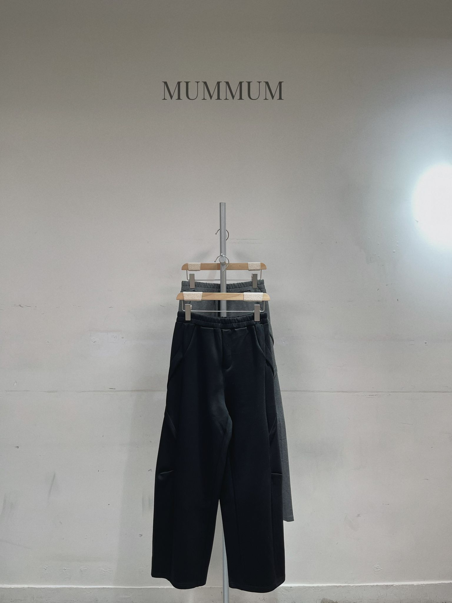 03693a/顯瘦線條特別休閒長褲　28-42/40/38