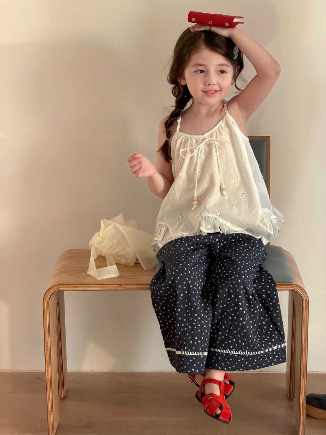 法式蕾絲細肩上衣