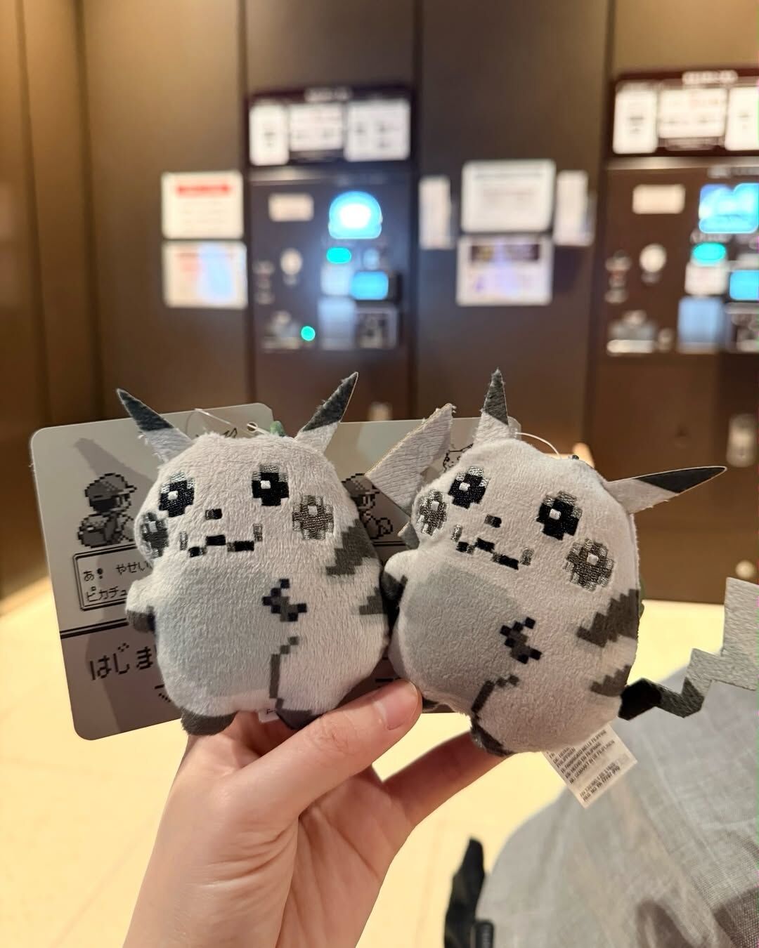 【逢甲 FUZZY】Pokémon Center 系列週邊 像素皮卡丘 娃娃 吊飾