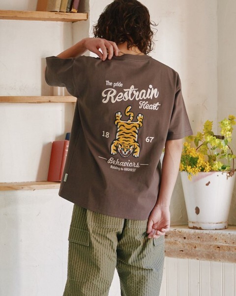 日本 Power To The People 老虎刺繍  T-Shirt