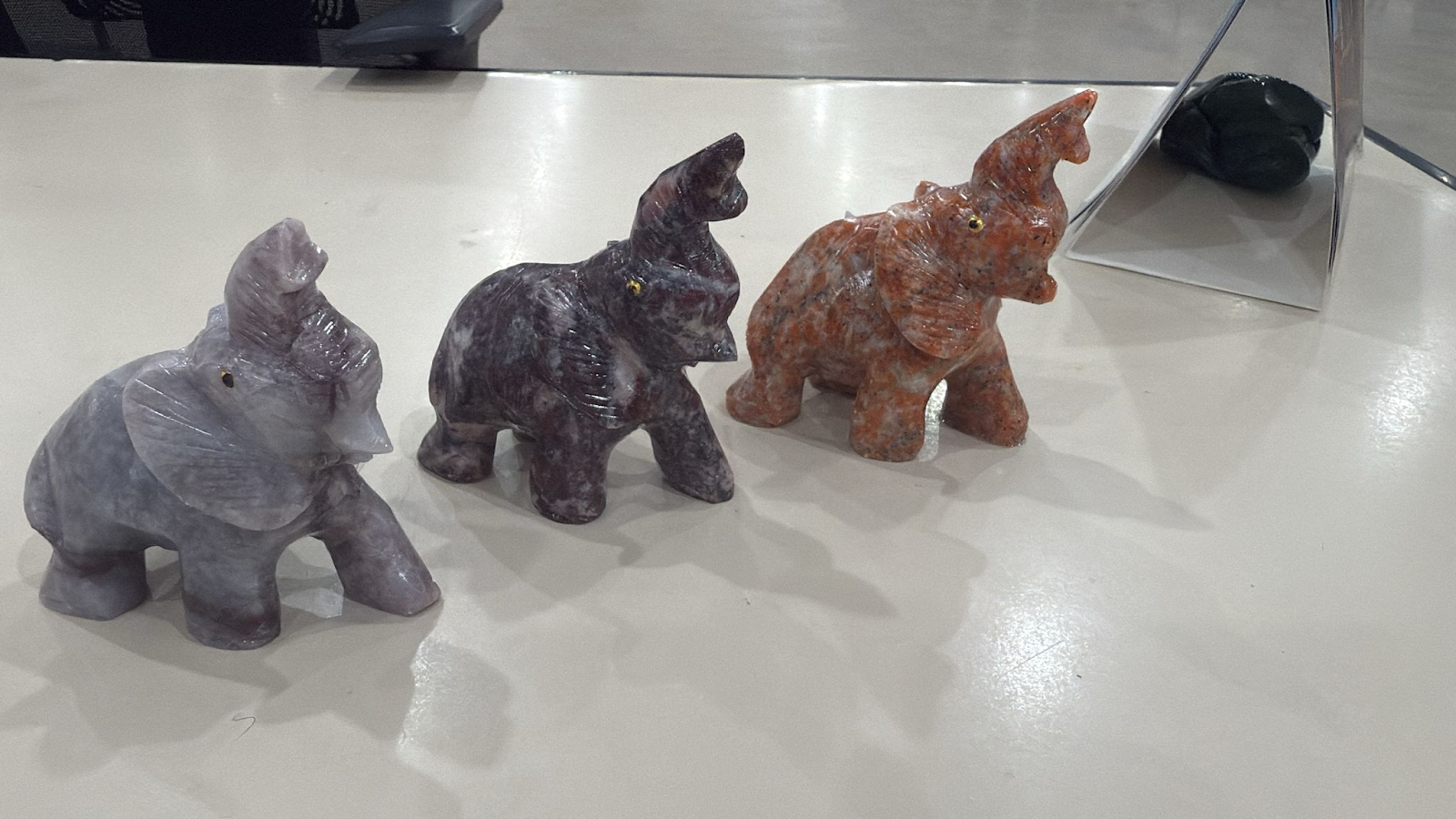 WN198 A198 天然石雕刻大象擺件 (款式隨機)