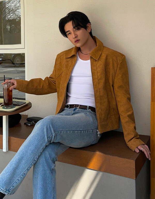 裂紋皮革墊肩夾克