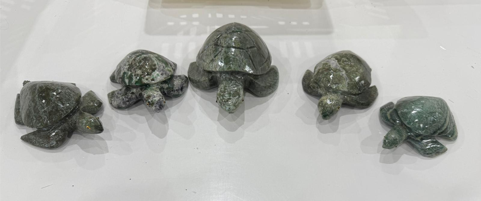 WN194 A194 天然石雕刻烏龜擺件 約600-1500g (款式隨機)
