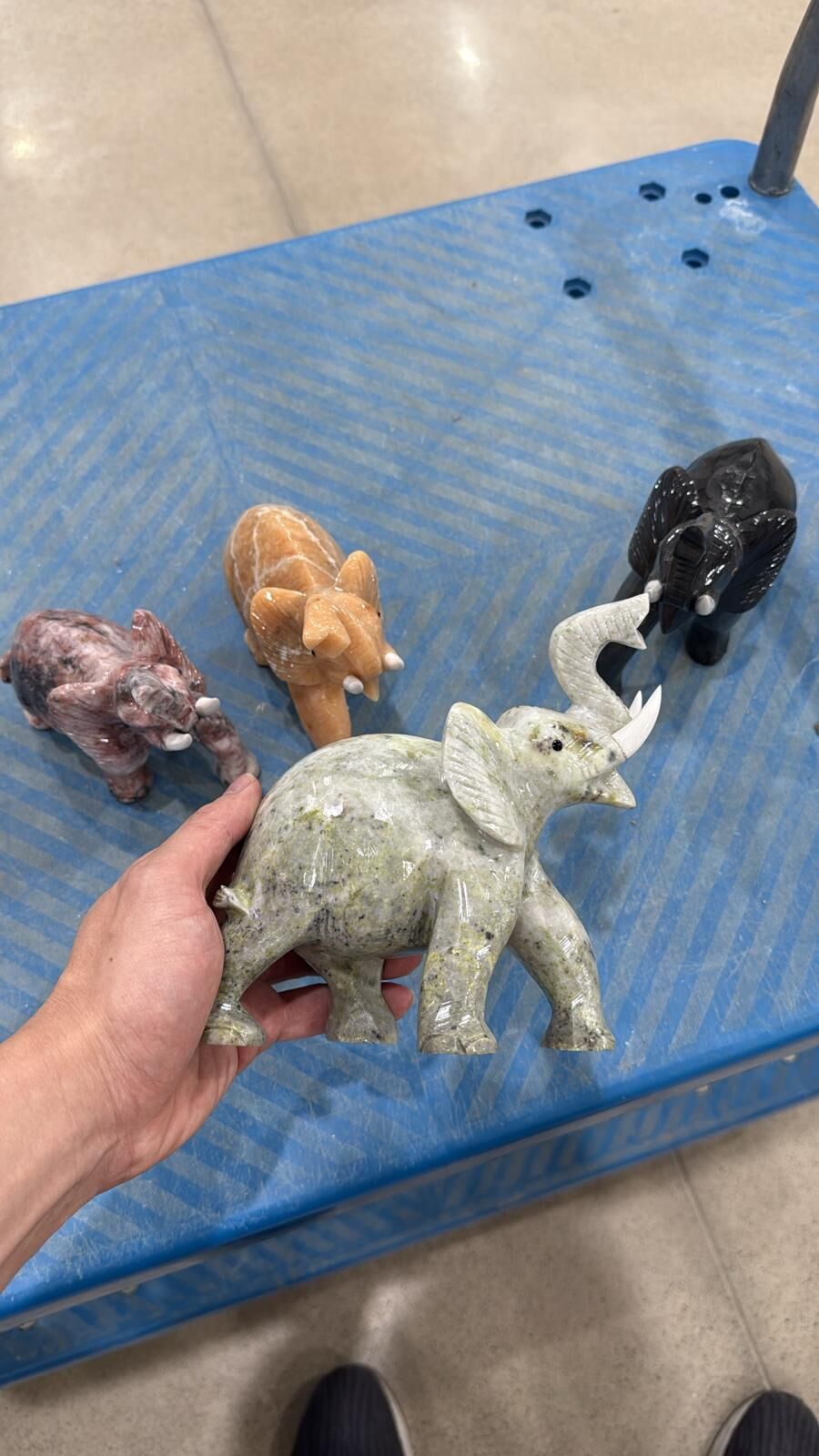 WN191 A191 天然石雕刻大象擺件 中SIZE 約920-1240g (款式隨機)