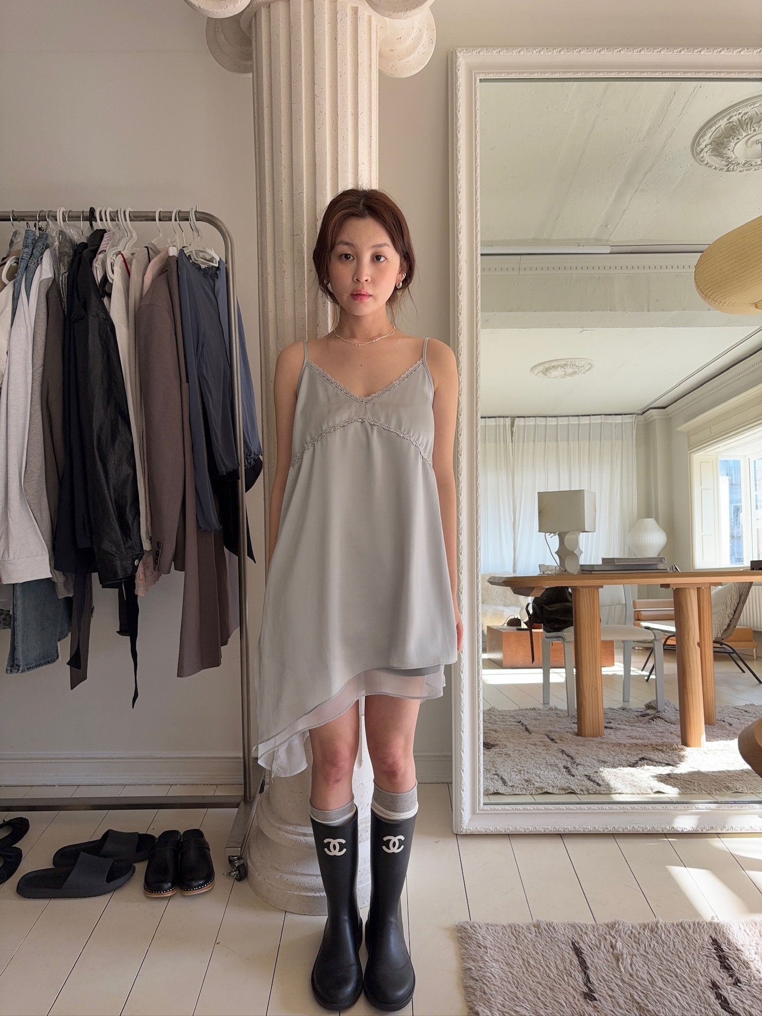 M01/ 溫柔女伶雙層裙擺緞面細肩洋裝