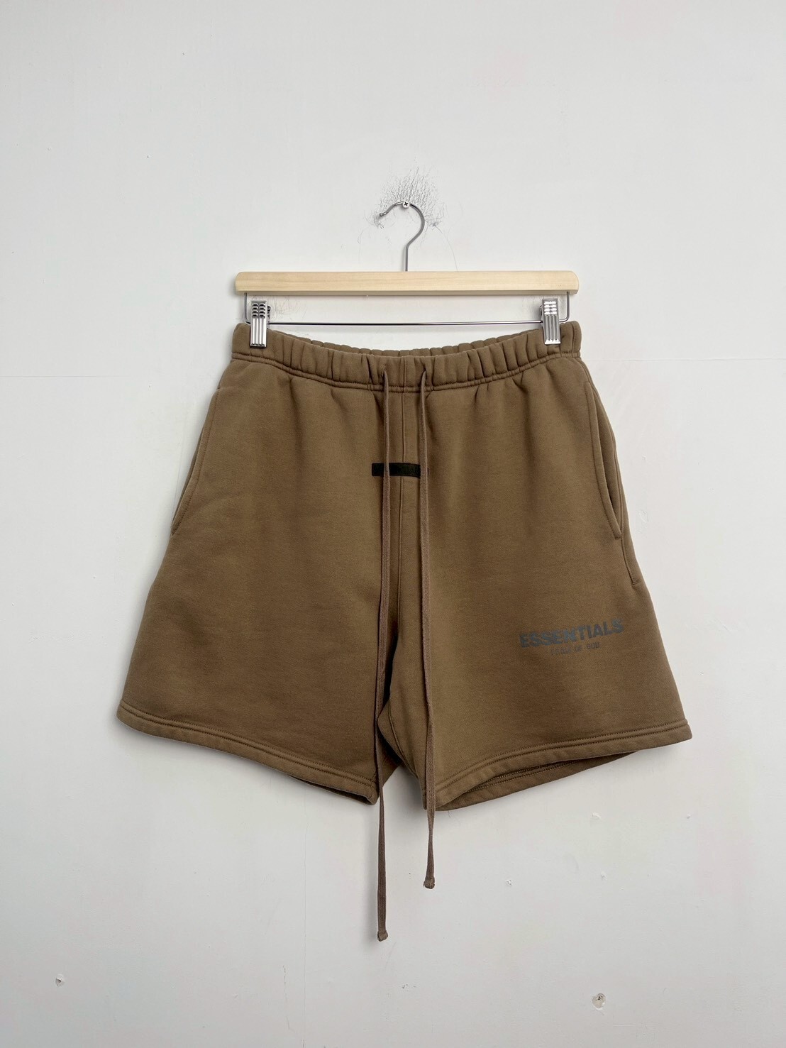 FEAR OF GOD ESSENTIALS SHORTS SIZE XS