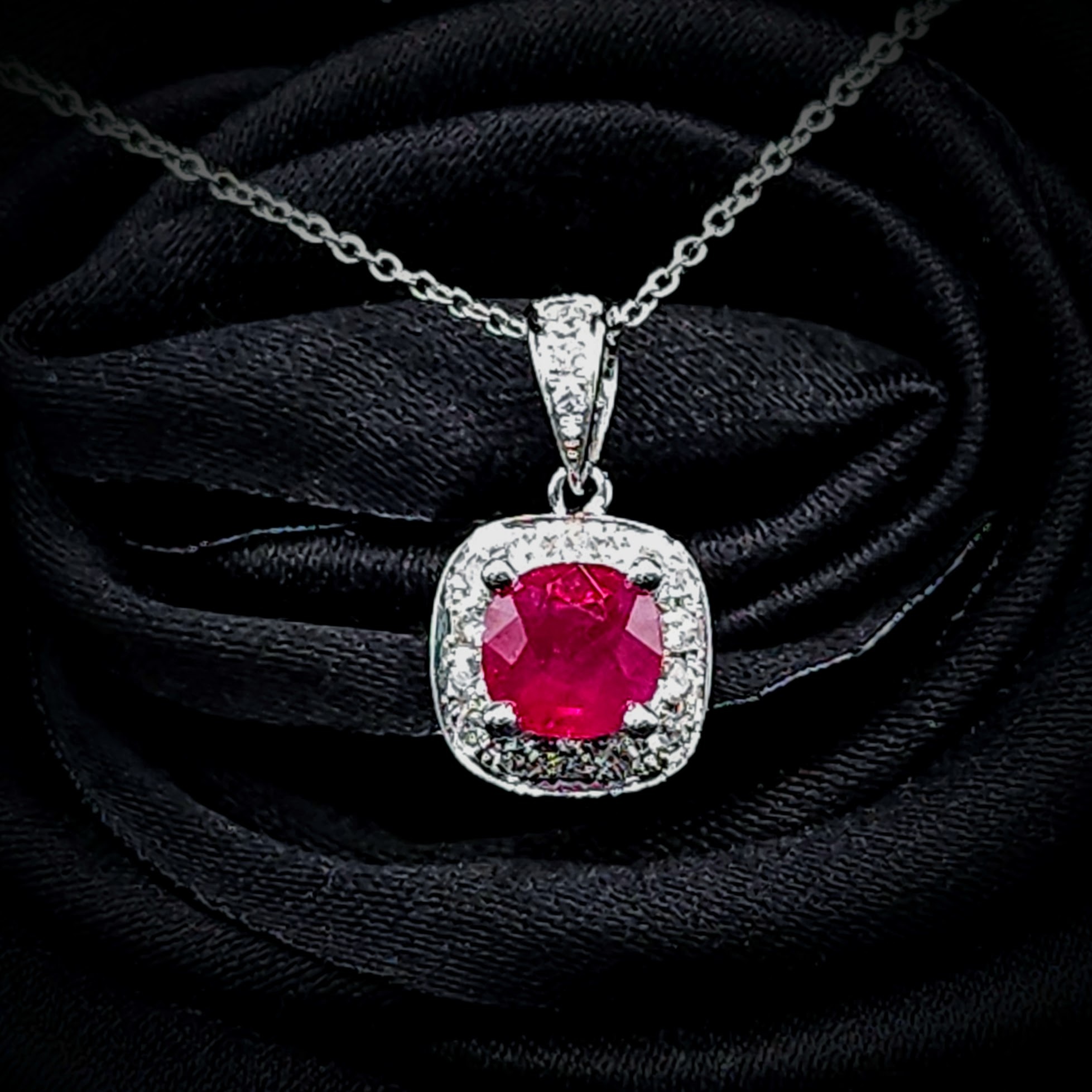 全新18K白金【主石95份方形紅寶石】配18份鑽石吊墜