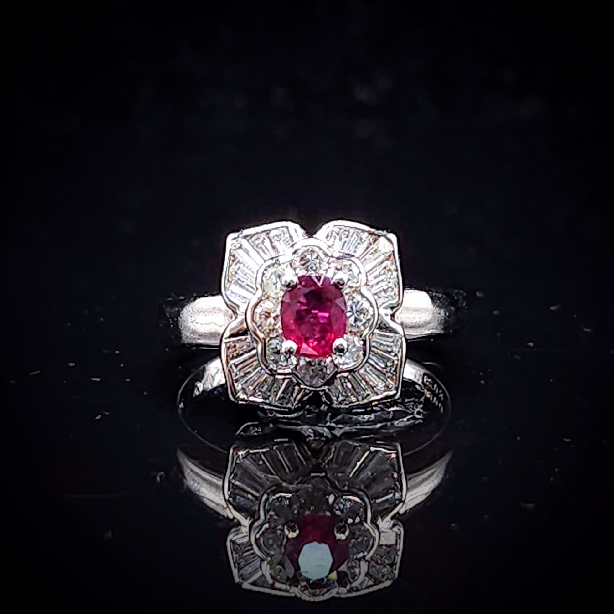 全新18K白金【主石28份紅寶石】配60份鑽石戒指