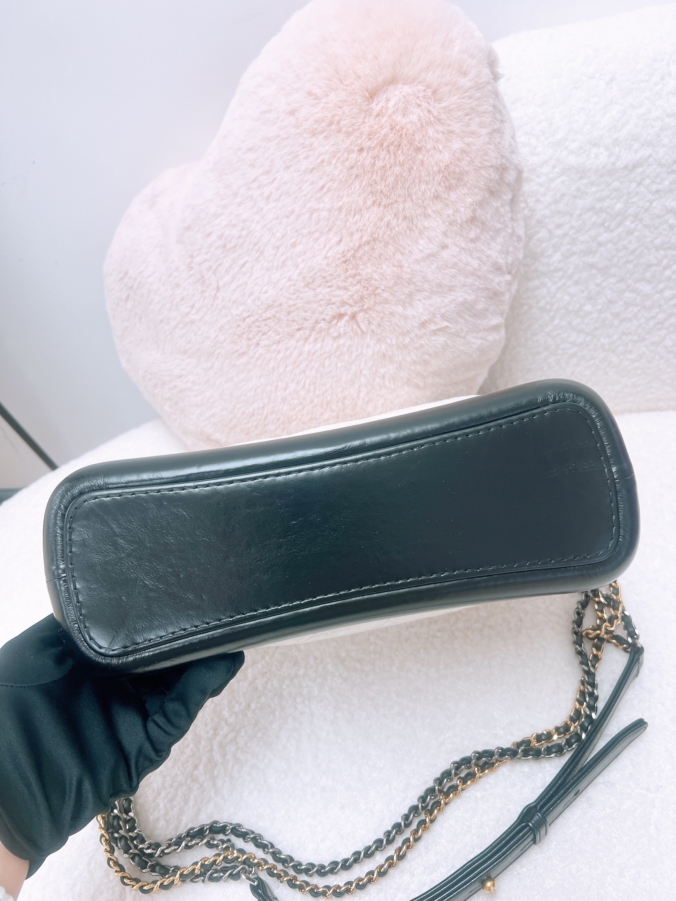 Chanel gabrielle medium white 28 series