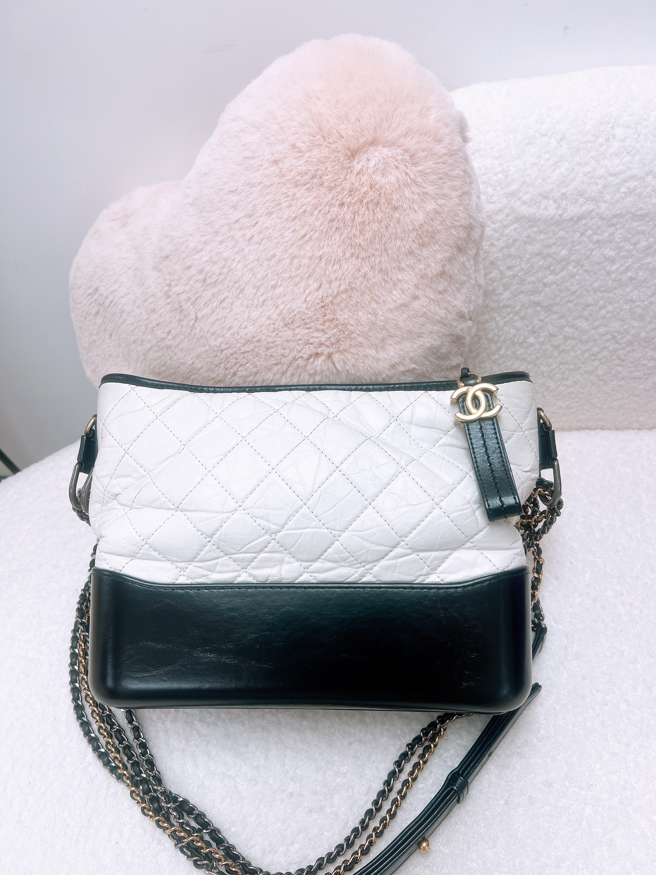 Chanel gabrielle medium white 28 series