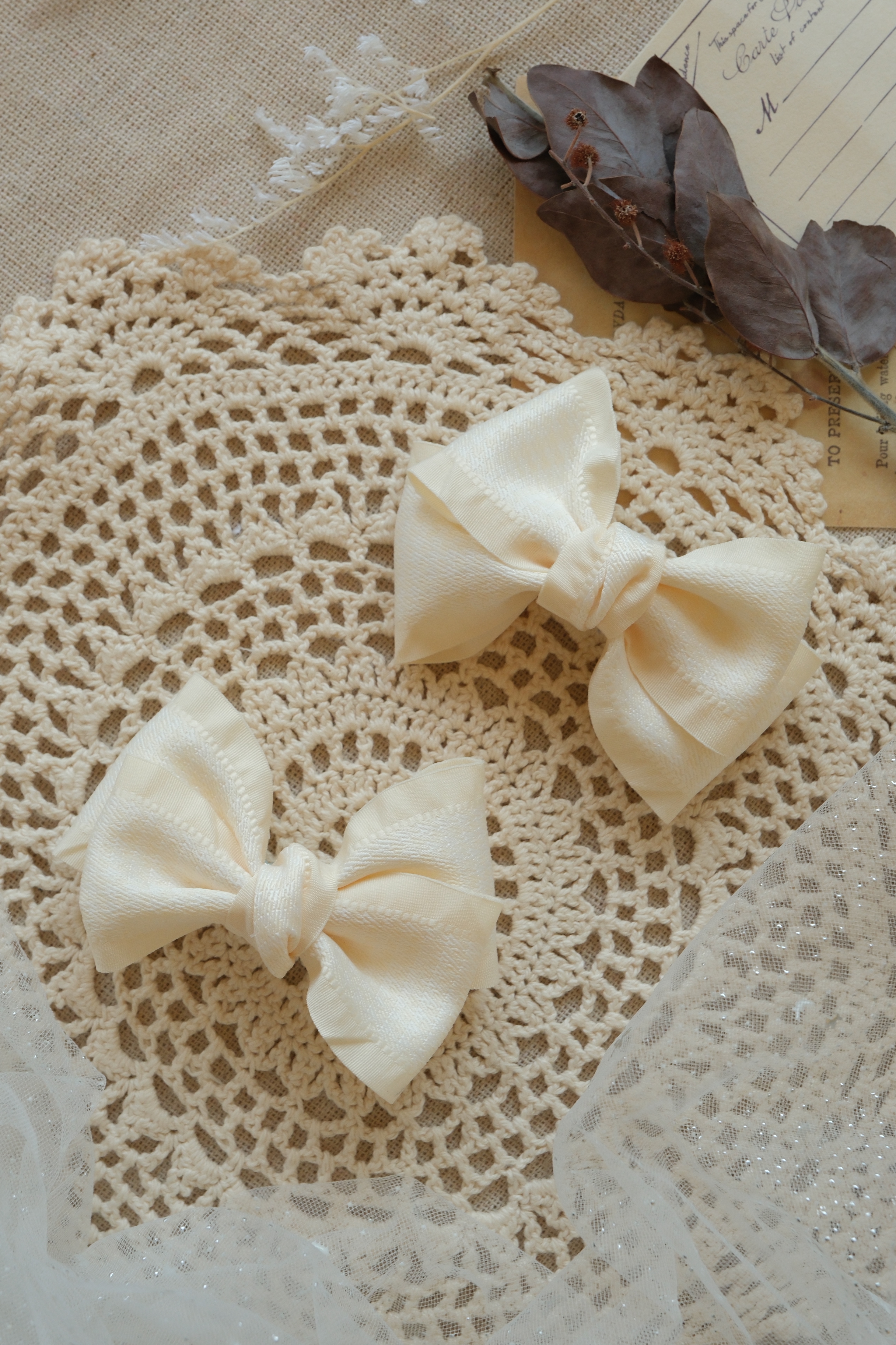 手工蕾絲蝴蝶結髮夾一組兩個(波浪緞帶)