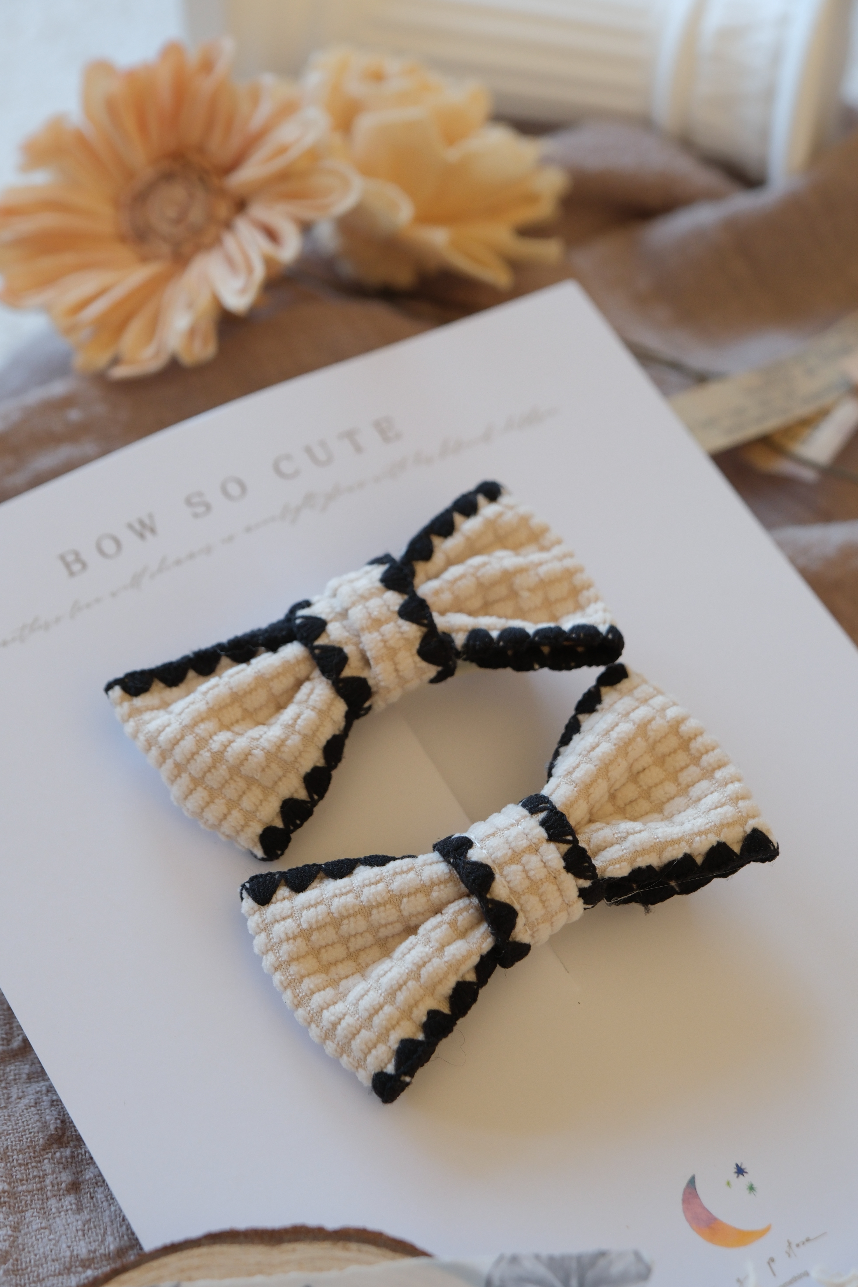 手工貝殼邊華夫格蝴蝶結髮夾一組兩個(黑)