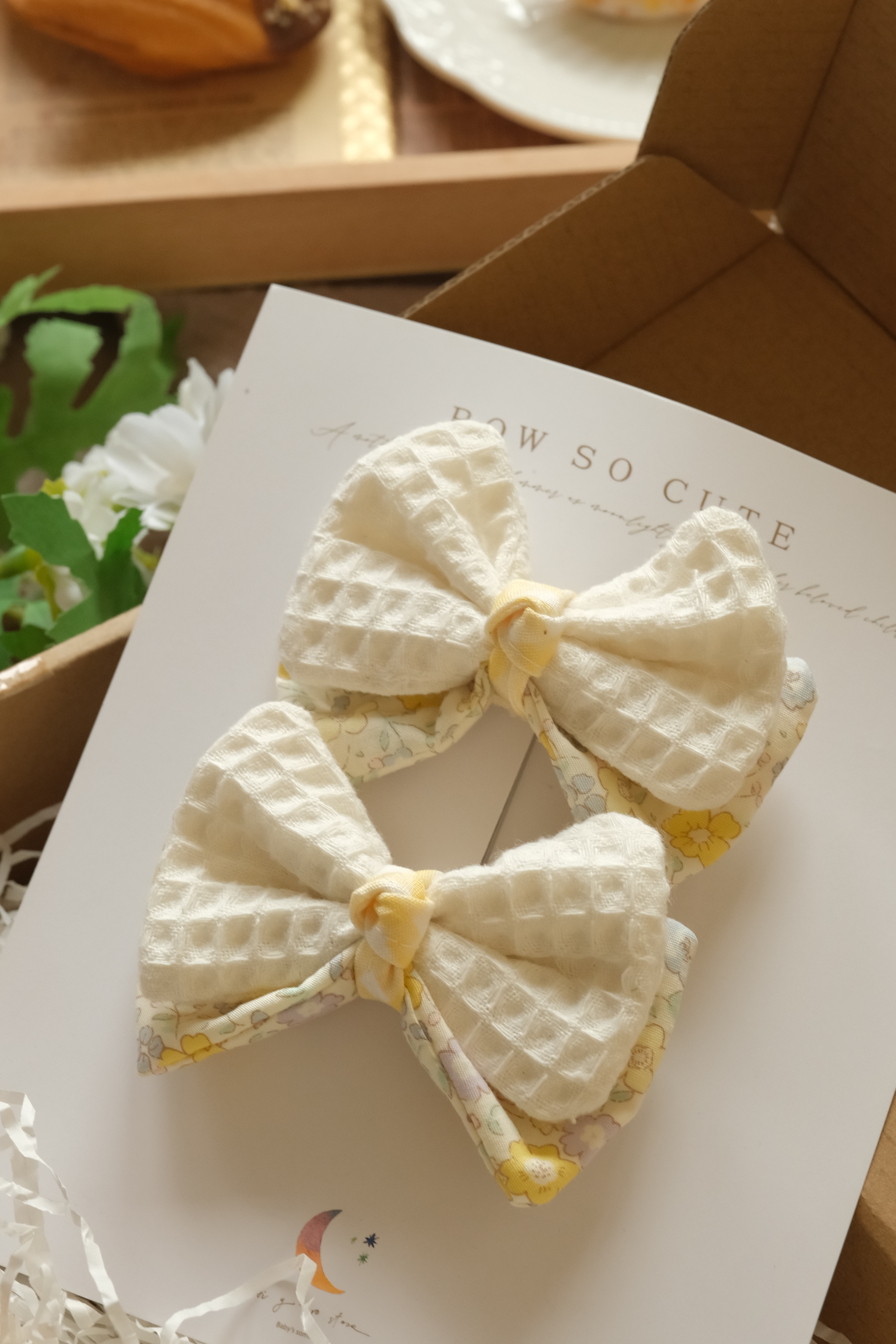 燦爛小花蝴蝶結髮夾一組兩個