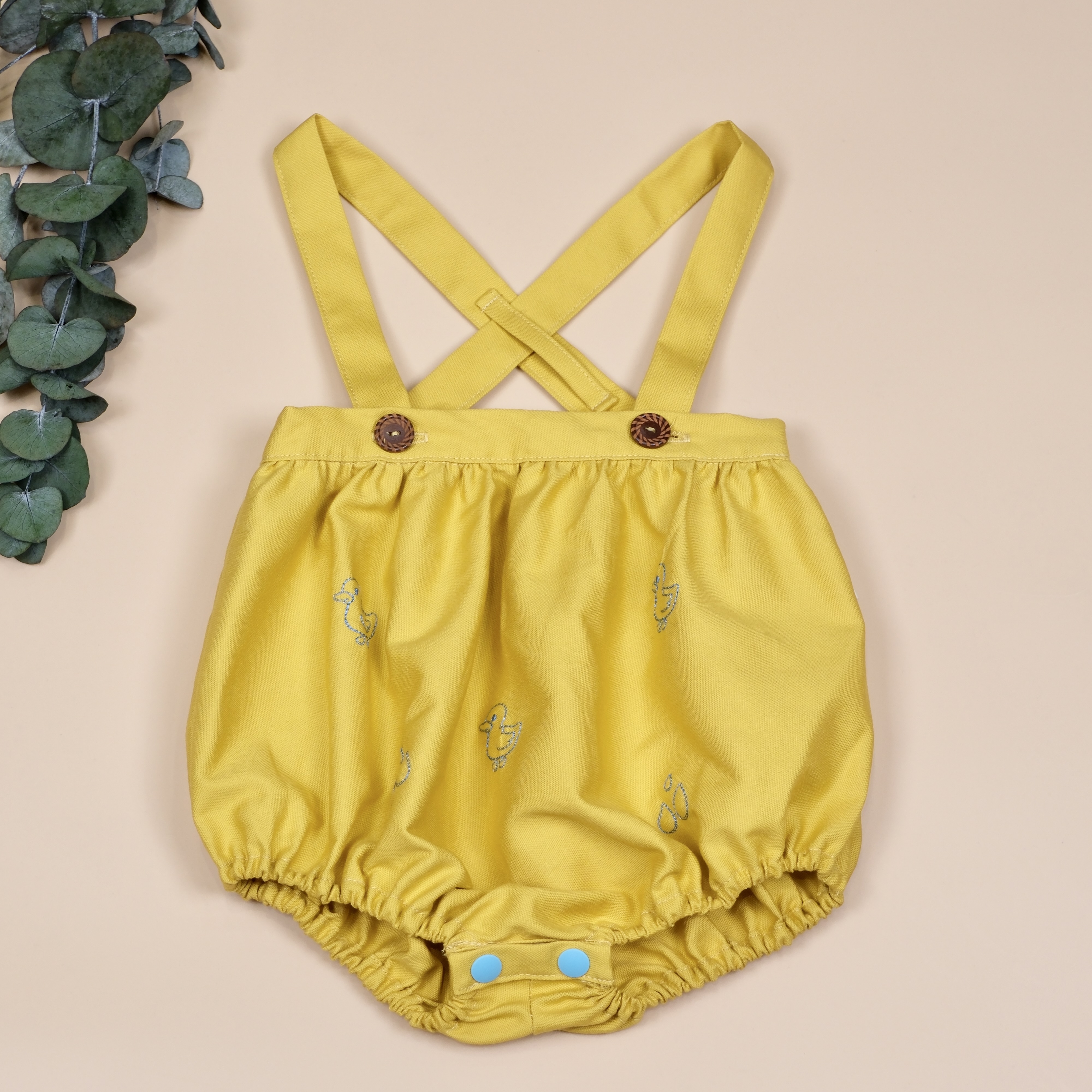 刺繡鴨鴨 ◈ 手作吊帶包屁衣 ◈ 暖黃