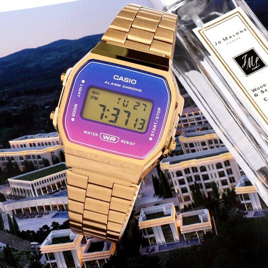 【CASIO 卡西歐】復古時尚 炫彩漸層虹藍 美式青春獨特個性 中性 電子錶 手錶 A168WERB