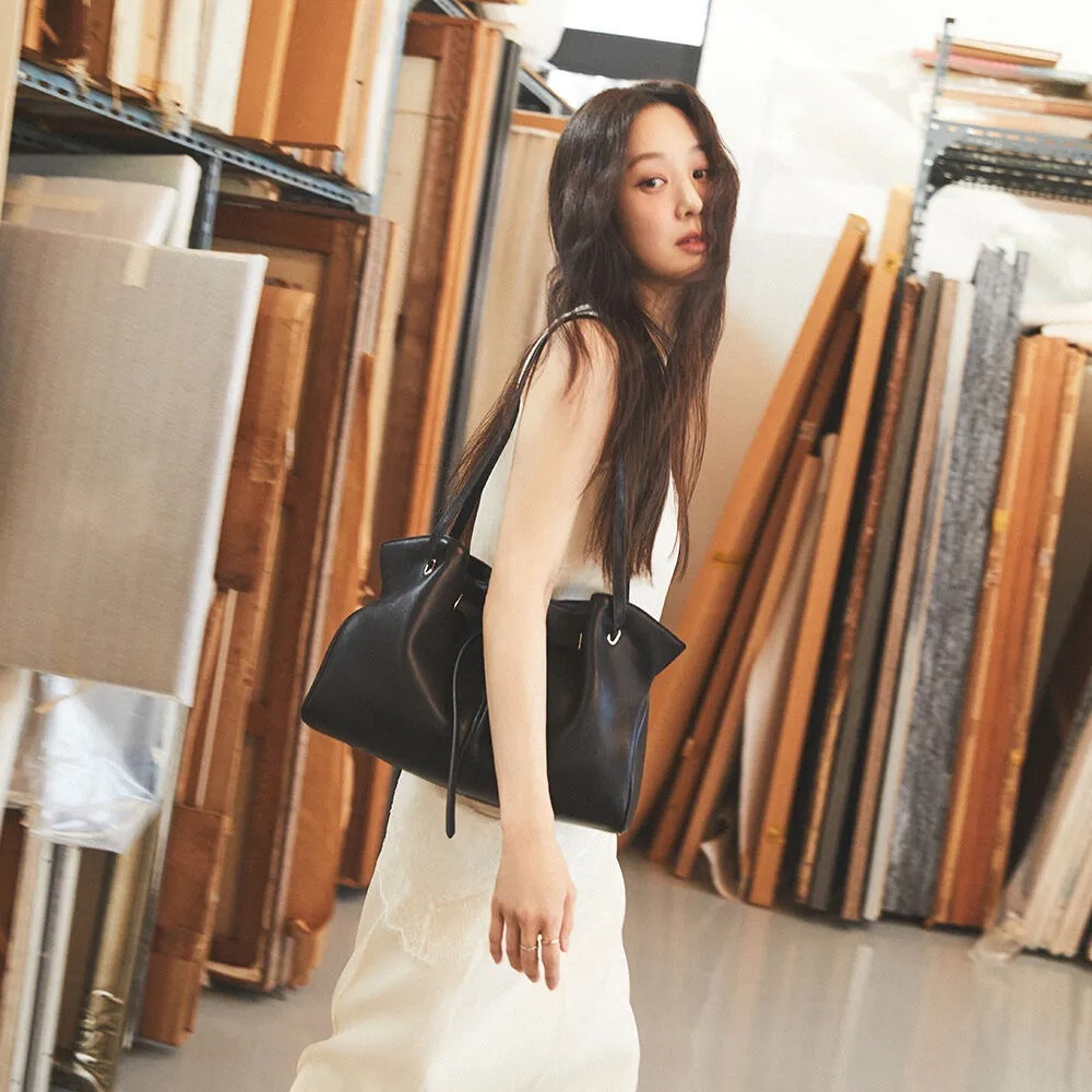 LOEUVRE Plie Shoulder Medium