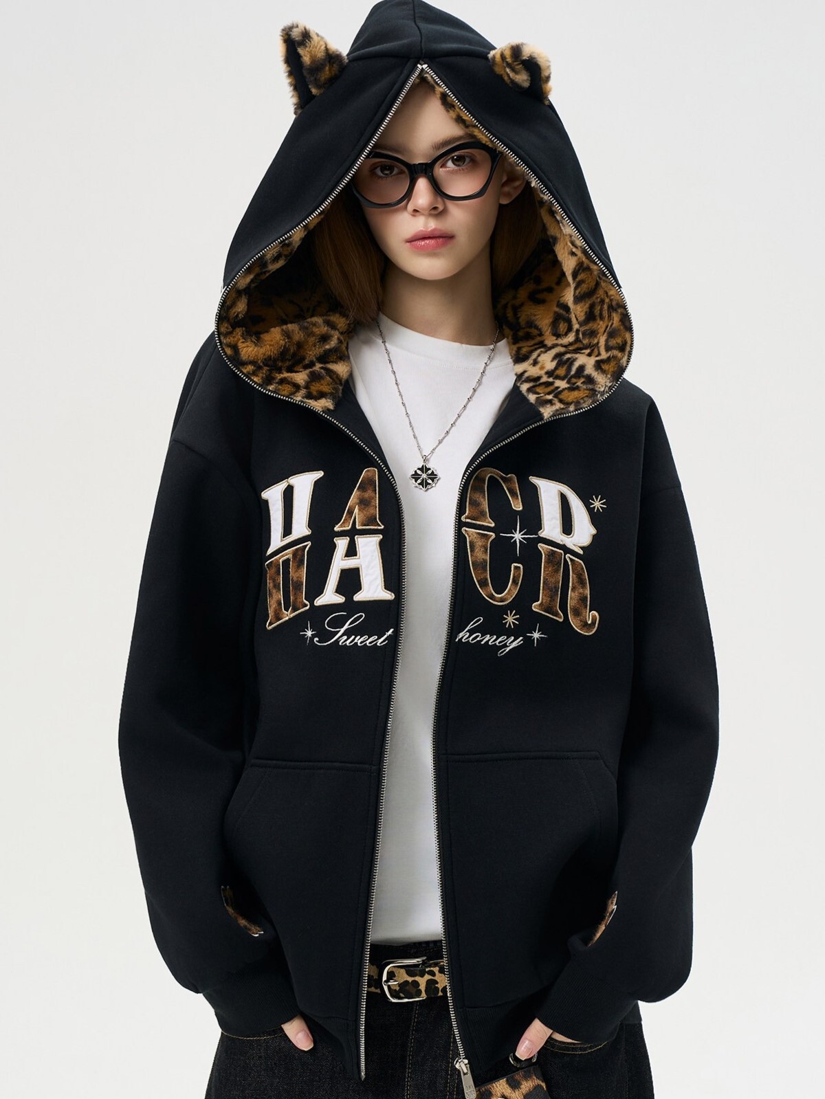 Harsh and Cruel 正面字母貼布Logo 豹紋貓耳朵 寬鬆休閒 連帽外套  HL26103012
