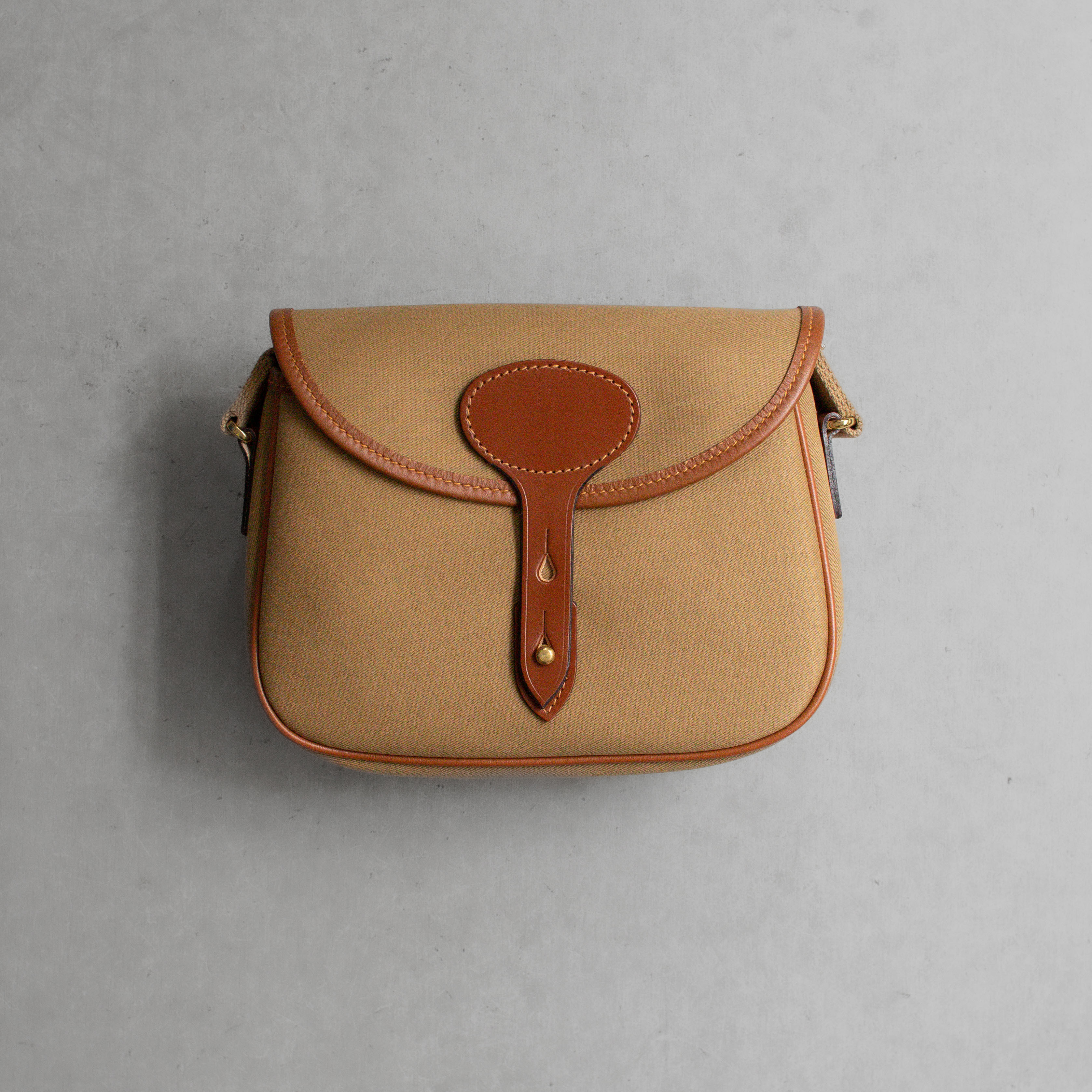 BRADY COLNE 2 COLORS 皮革 帆布 斜背包 二色