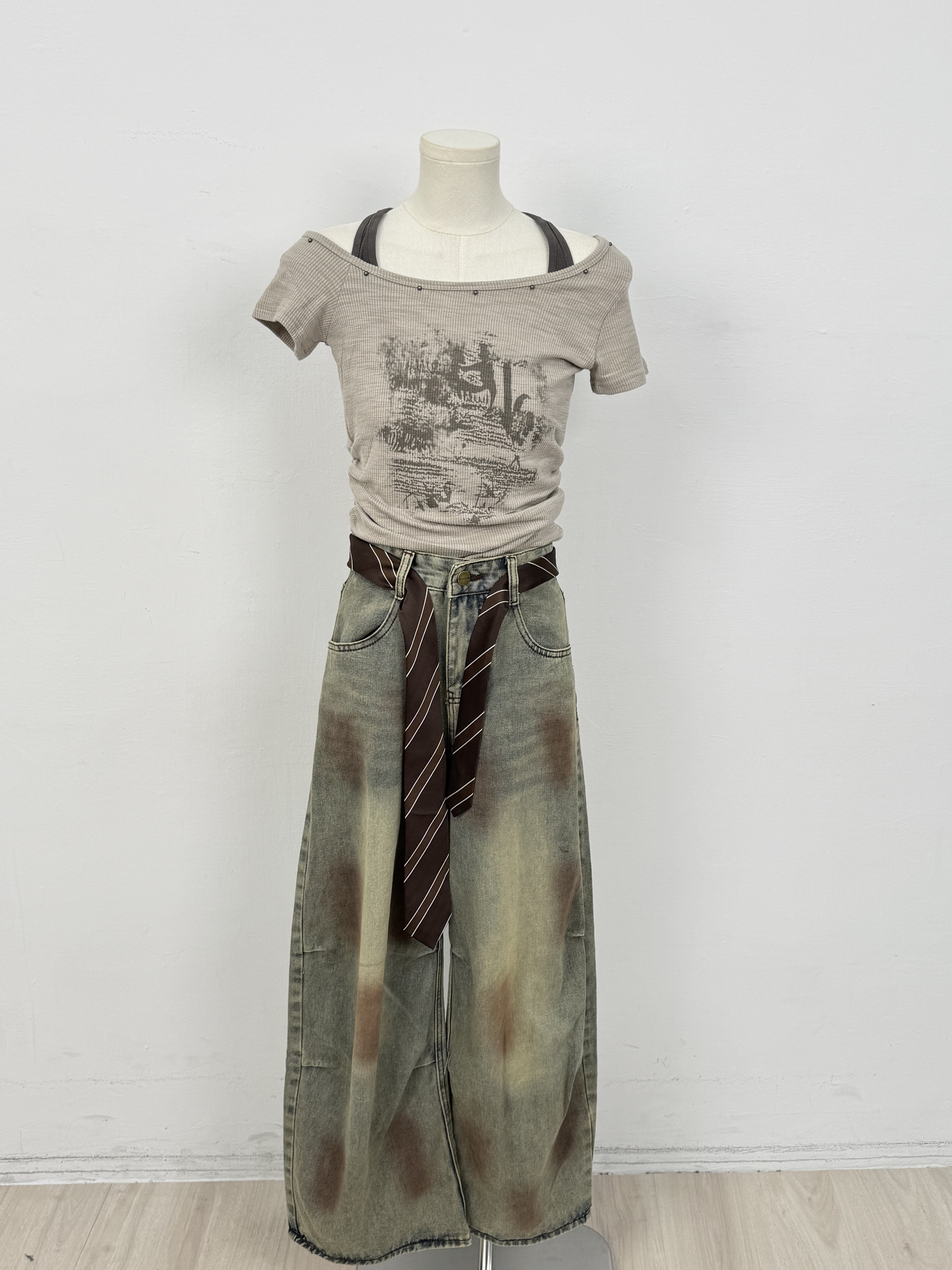 B72假兩件繞脖一字領側抓皺上衣