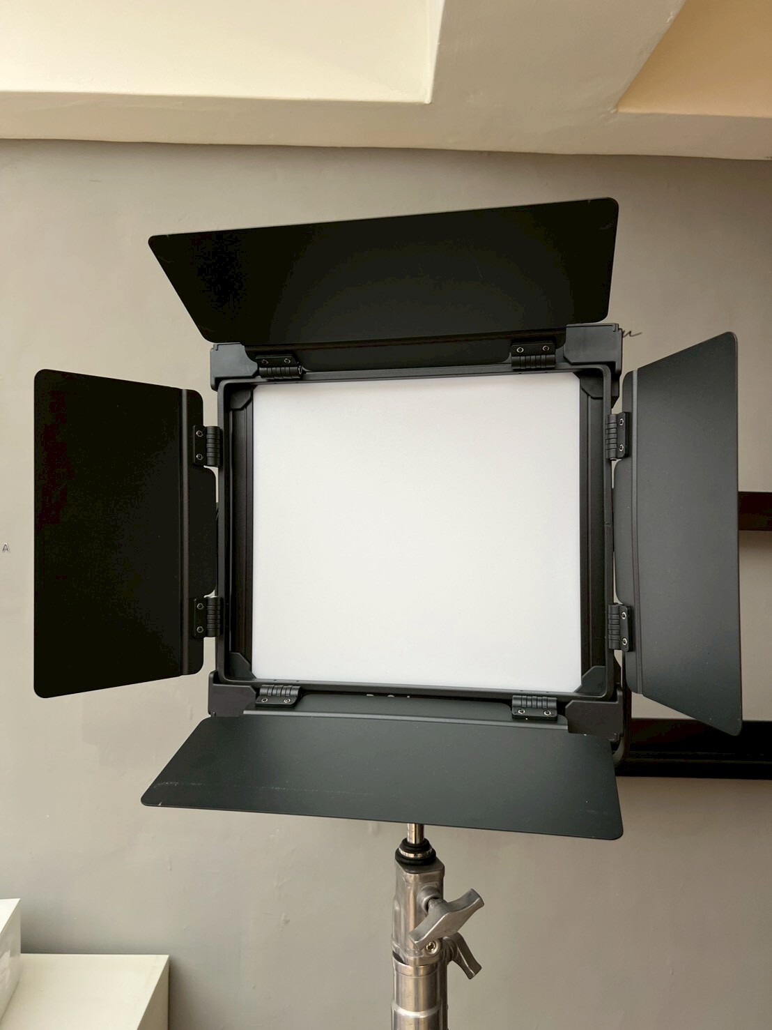 二手 出清  Falconeyes 鋭鷹 DS-711 II RGB 全彩 LED 平板燈 100w （RGB版）