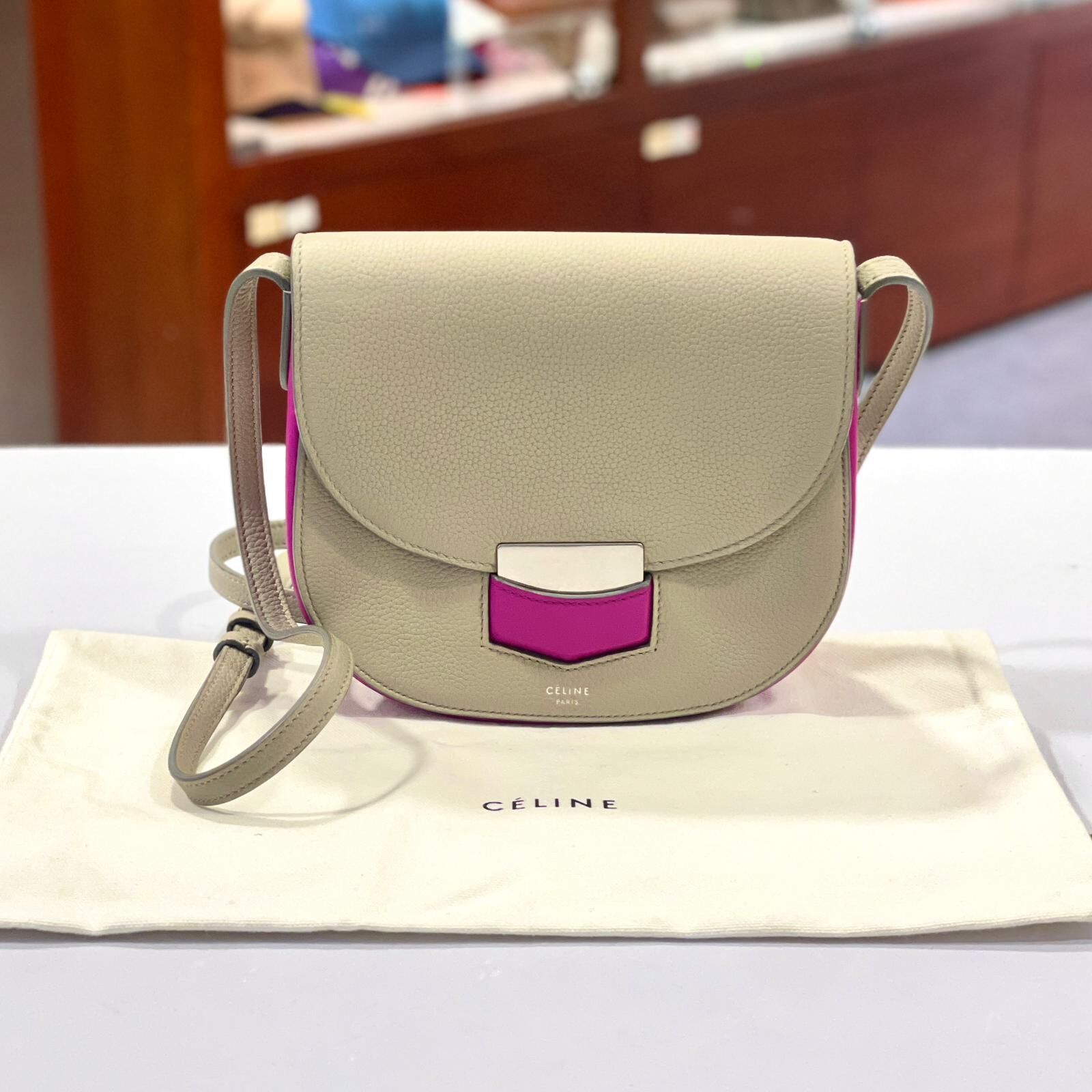 DISPAY~陳列品~CELINE TROTTEUR BAG  SMALL ,瑟令斜背包米色/紫色牛皮 #BRAND NEW #香榭站正品