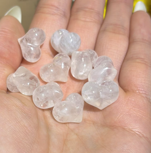 260315 - E24 天使羽毛藍針屁桃隔珠1粒（左右通窿）