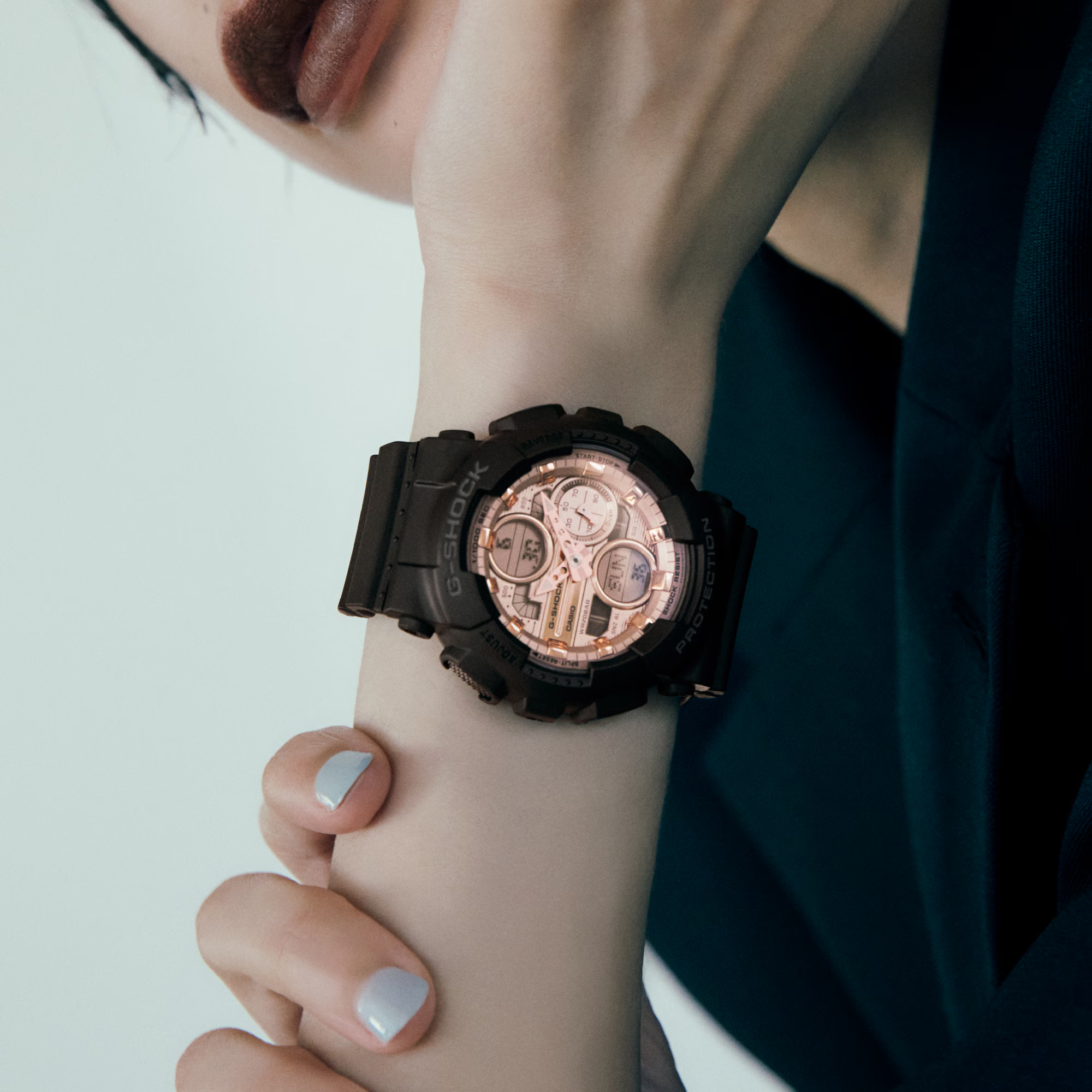 萬年鐘錶 - G-SHOCK WOMEN  閃耀時尚金屬錶盤雙顯電子錶 GMA-S140PG-1A 錶徑 : 45.9mm
