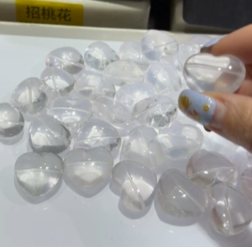 260315 - E66 巨型愛心白水晶（左右通窿）隔珠1粒