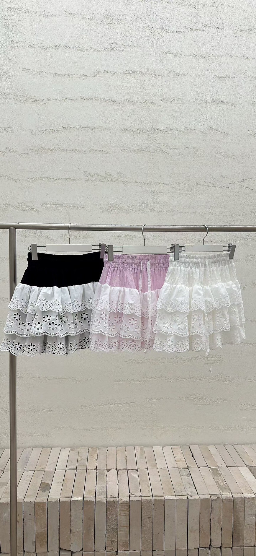 洞洞花蕾絲蛋糕短裙