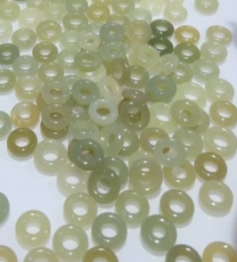 260315 - E82 和田玉跑環隔珠1粒