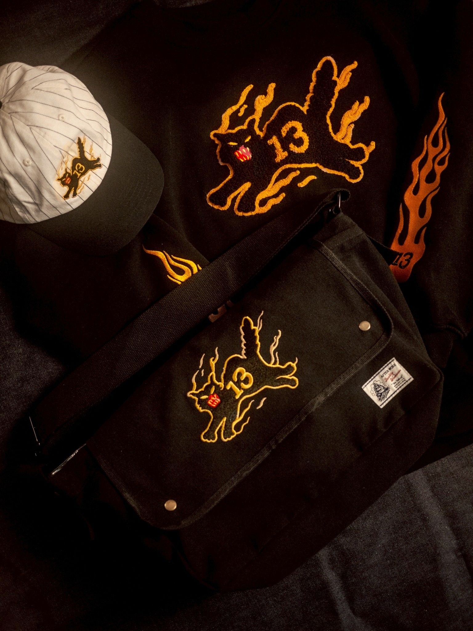 【AFTER WORK】Flame Black Cat Mail Bag 13 火焰黑貓郵差包