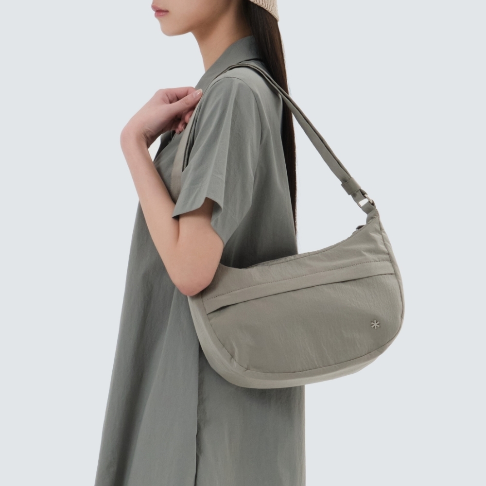 【代購】Snow Peak Bright Hobo Bag 自然光澤防潑水半月包 S25SWF-CB77