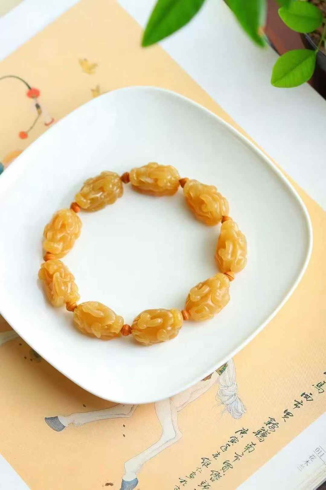 37735 和田玉且末糖貔貅手串