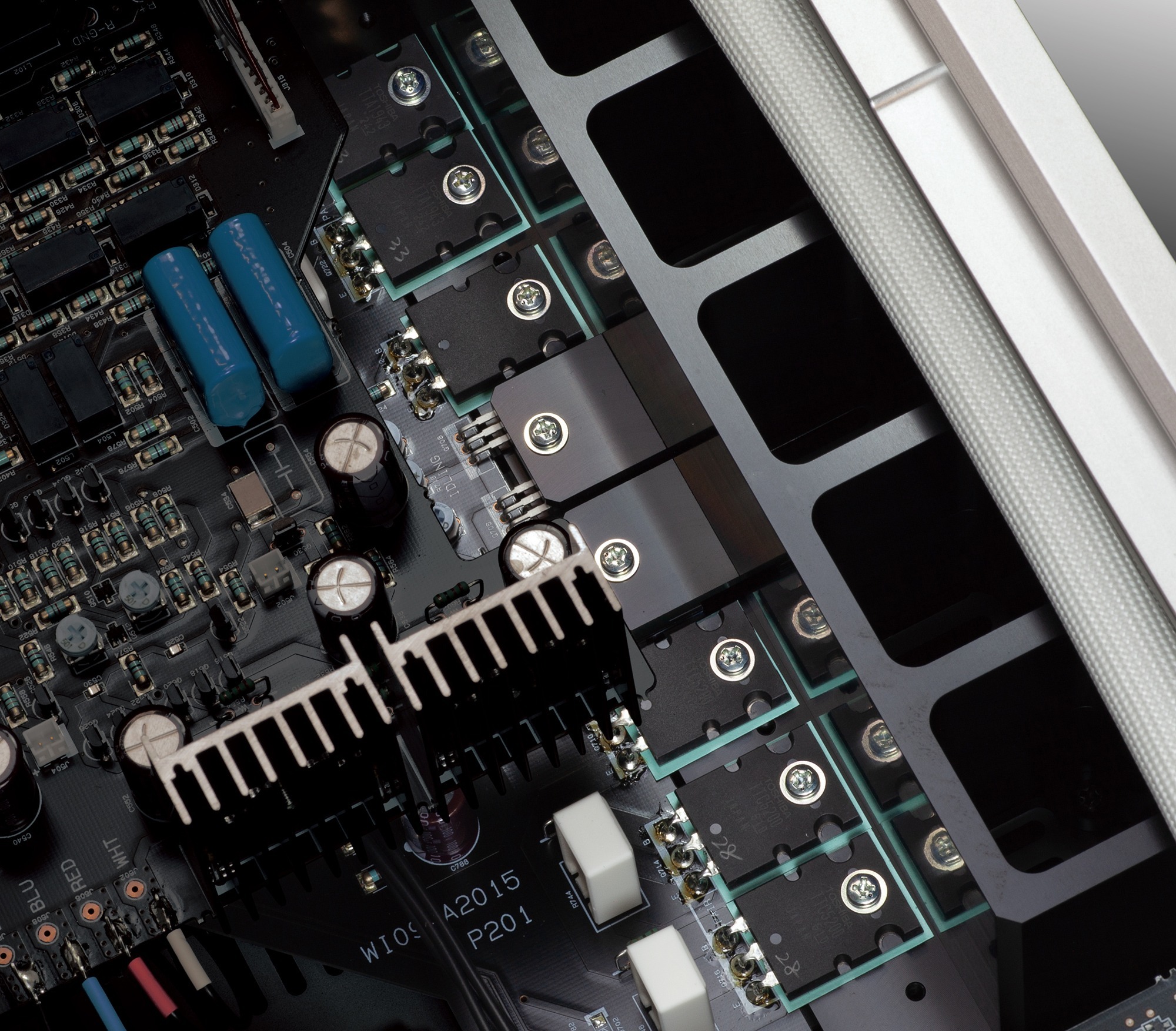 Simple configuration featuring a fully non-NFB discrete circuit