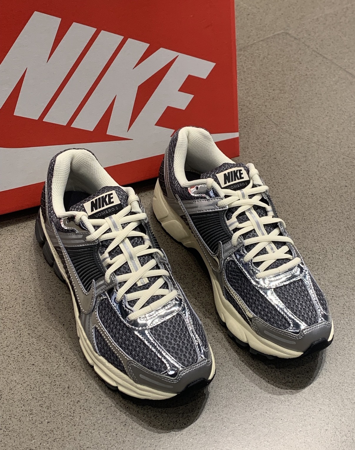 男鞋 NIKE ZOOM VOMERO 5 'Iron Grey Chrome' 灰銀色 網眼 復古 支撐力 運動 休閒鞋【IM3486-001】VMO5
