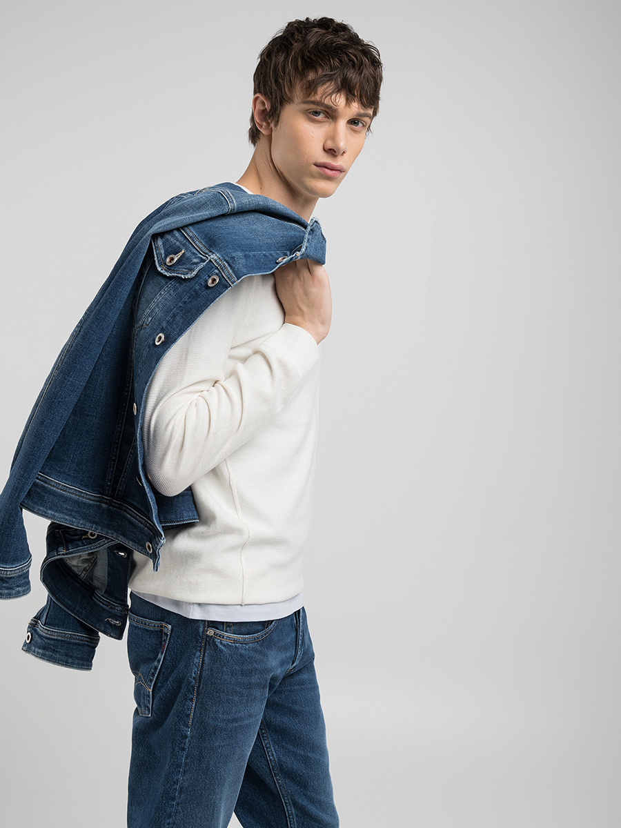 白色簡約Logo刺繡圓領上衣