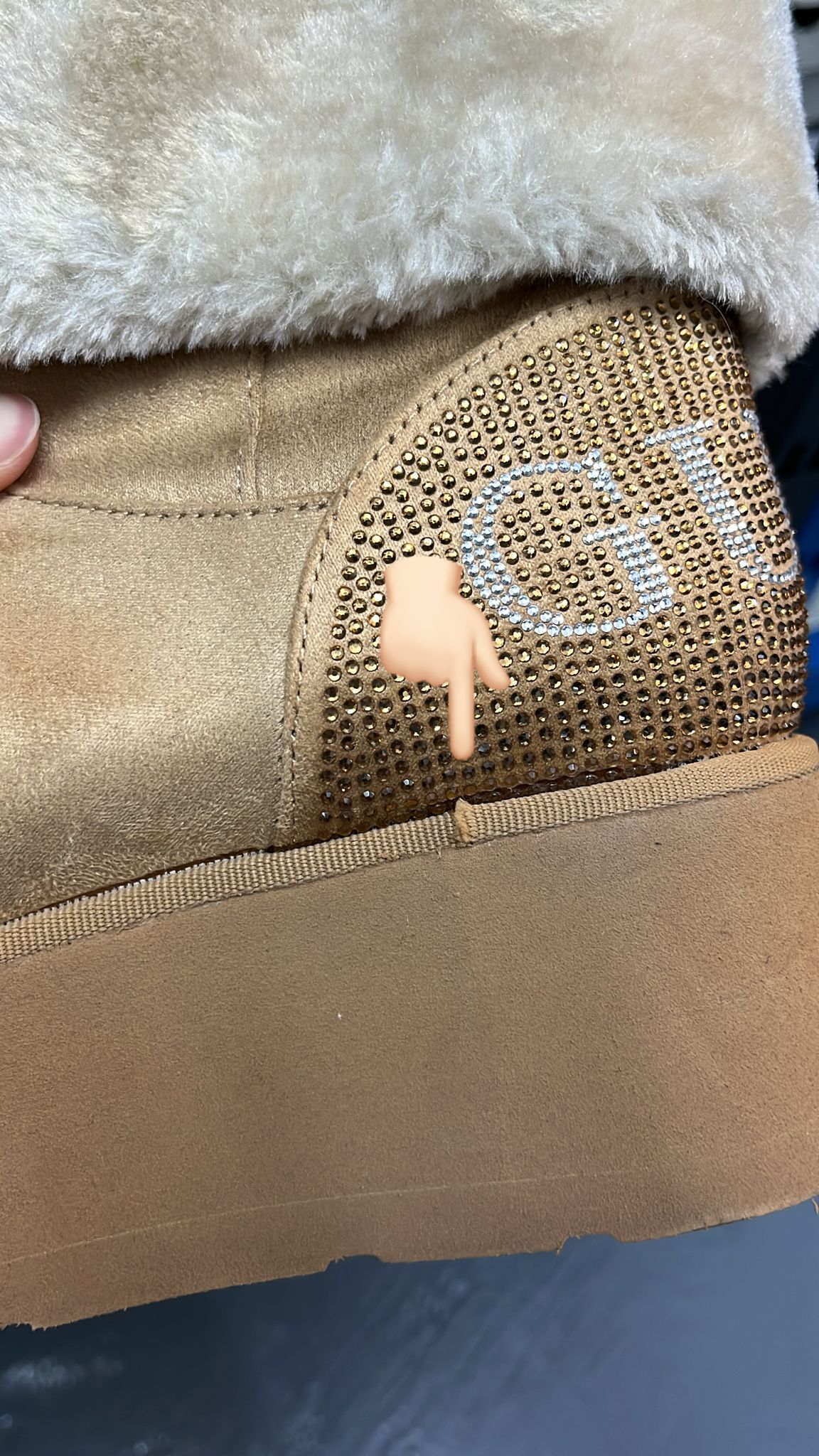 【現貨瑕疵貨品】Guess 厚底毛毛靴 啡色 US8 (HC0267)