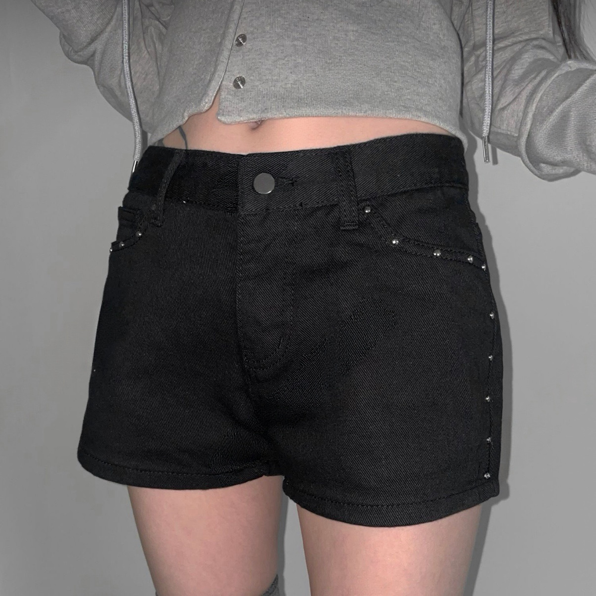 釘釘短牛仔褲