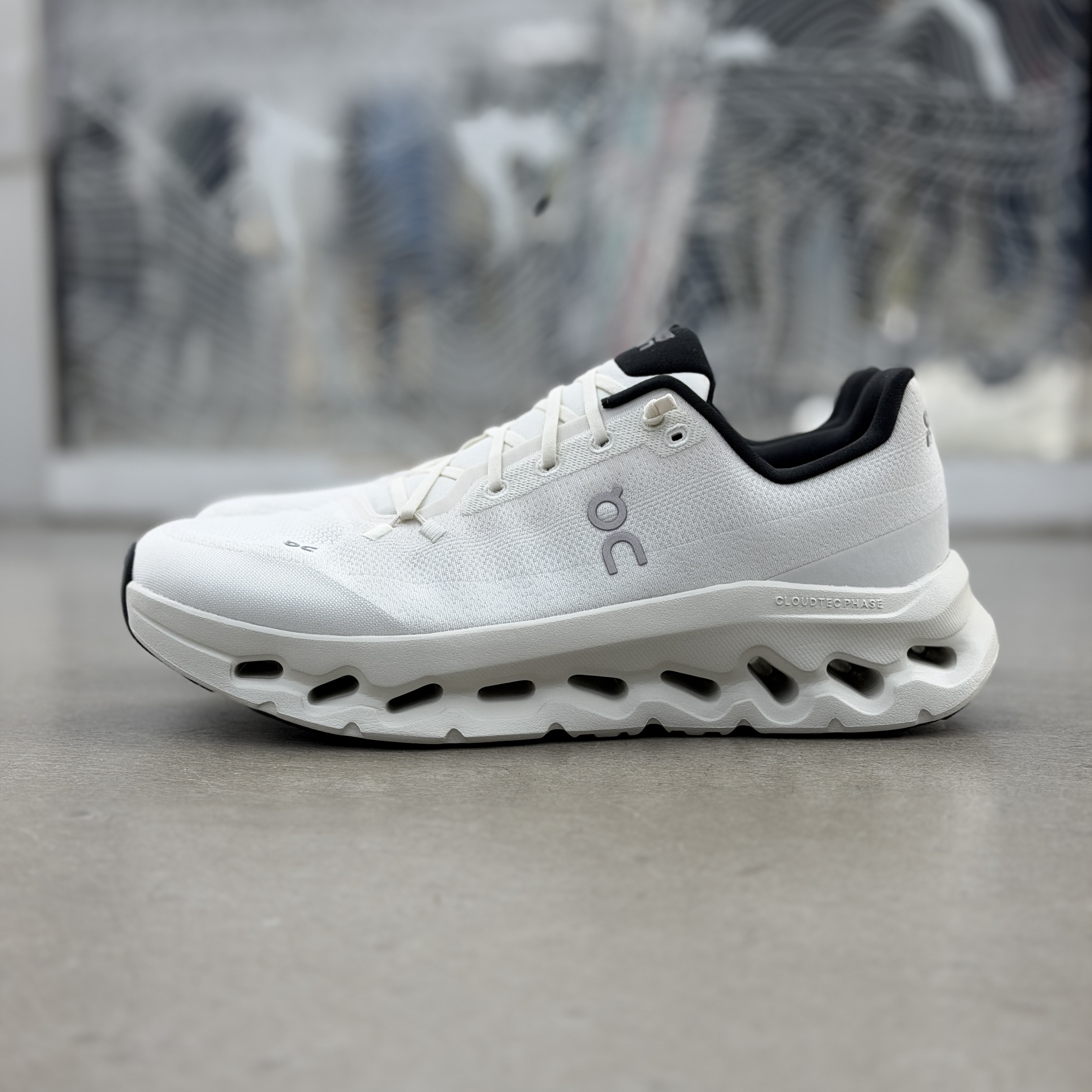 On Cloudtilt Pearl Ice